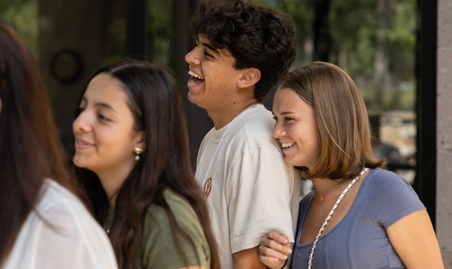 CTX students building friendship