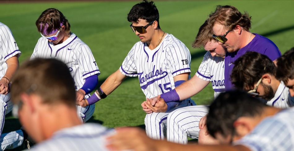 A group of CTX Athletes praying together