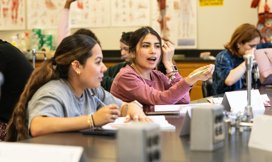 CTX students in chemistry lab